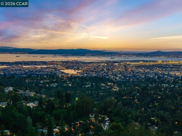 7075 7075 Elverton Dr, Oakland, CA 94611