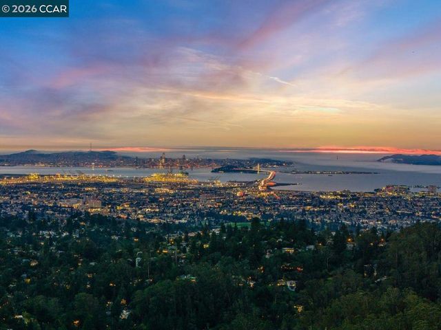 7075 7075 Elverton Dr, Oakland, CA 94611