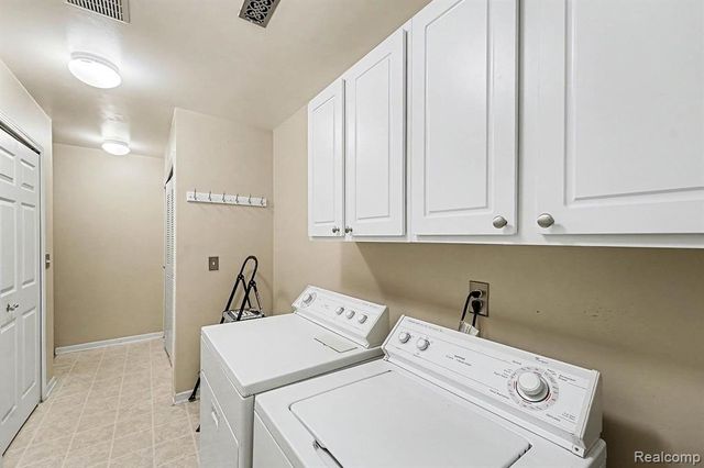 11712 Farmington Road, Livonia, MI 48150