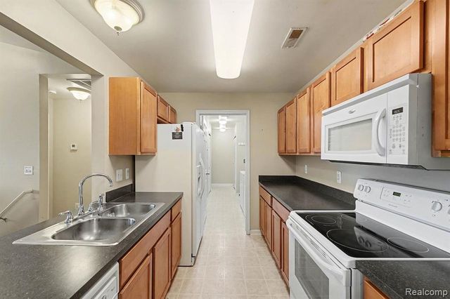 11712 Farmington Road, Livonia, MI 48150