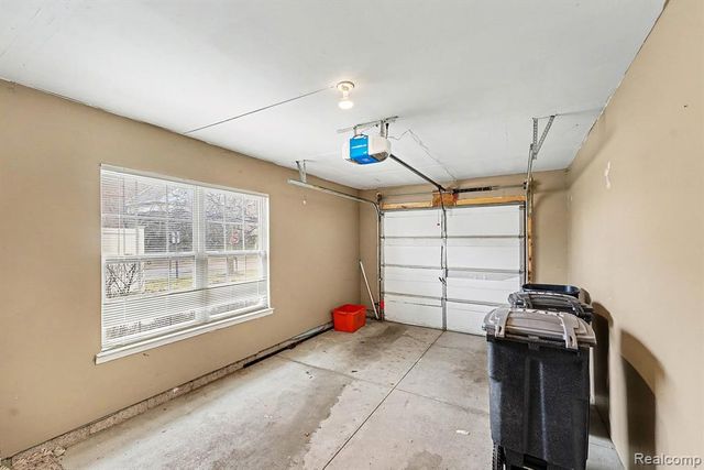 11712 Farmington Road, Livonia, MI 48150