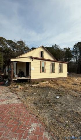 393 Whites Neck Dr, Foster, VA 23128