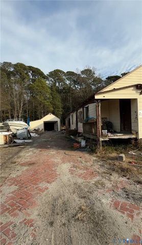 393 Whites Neck Dr, Foster, VA 23128