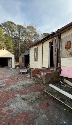 393 Whites Neck Dr, Foster, VA 23128