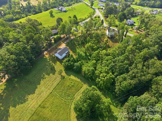 7 Greenridge Road, Weaverville, NC 28787