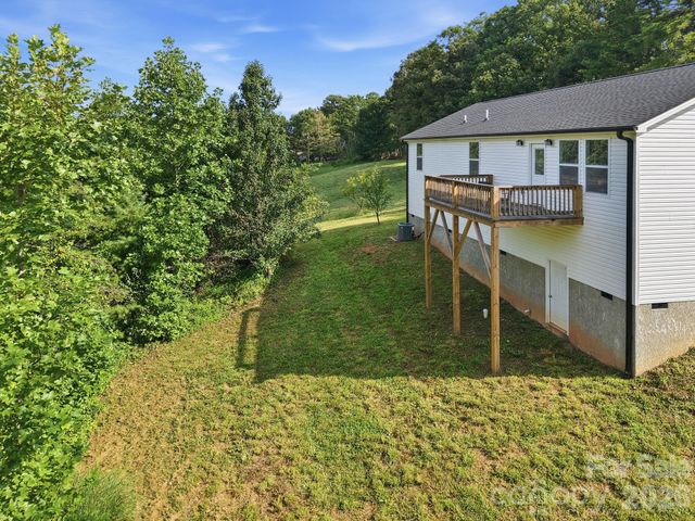 7 Greenridge Road, Weaverville, NC 28787