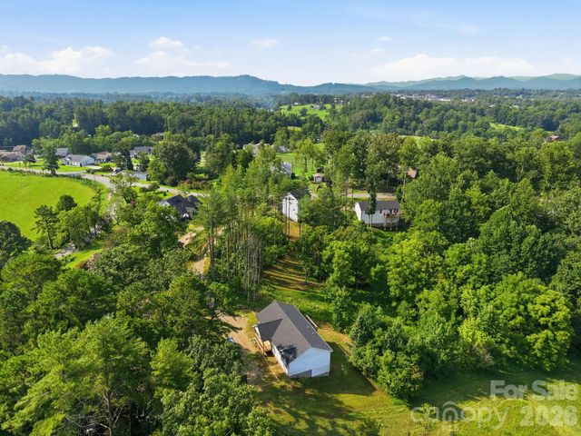 7 Greenridge Road, Weaverville, NC 28787