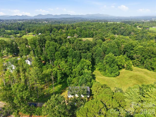 7 Greenridge Road, Weaverville, NC 28787