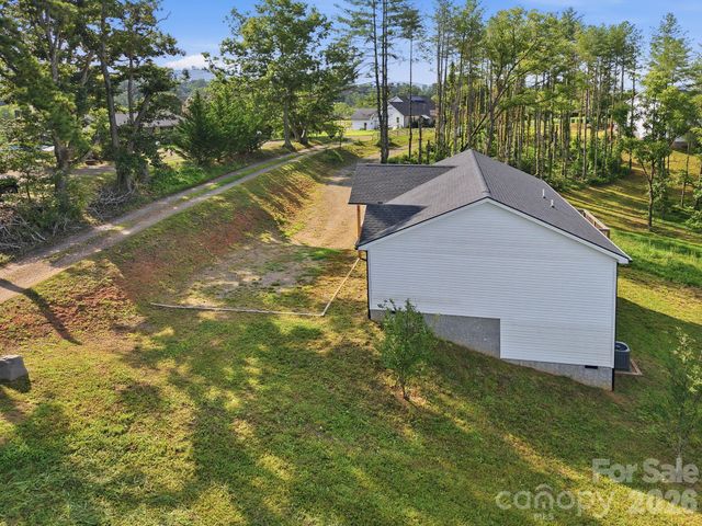 7 Greenridge Road, Weaverville, NC 28787