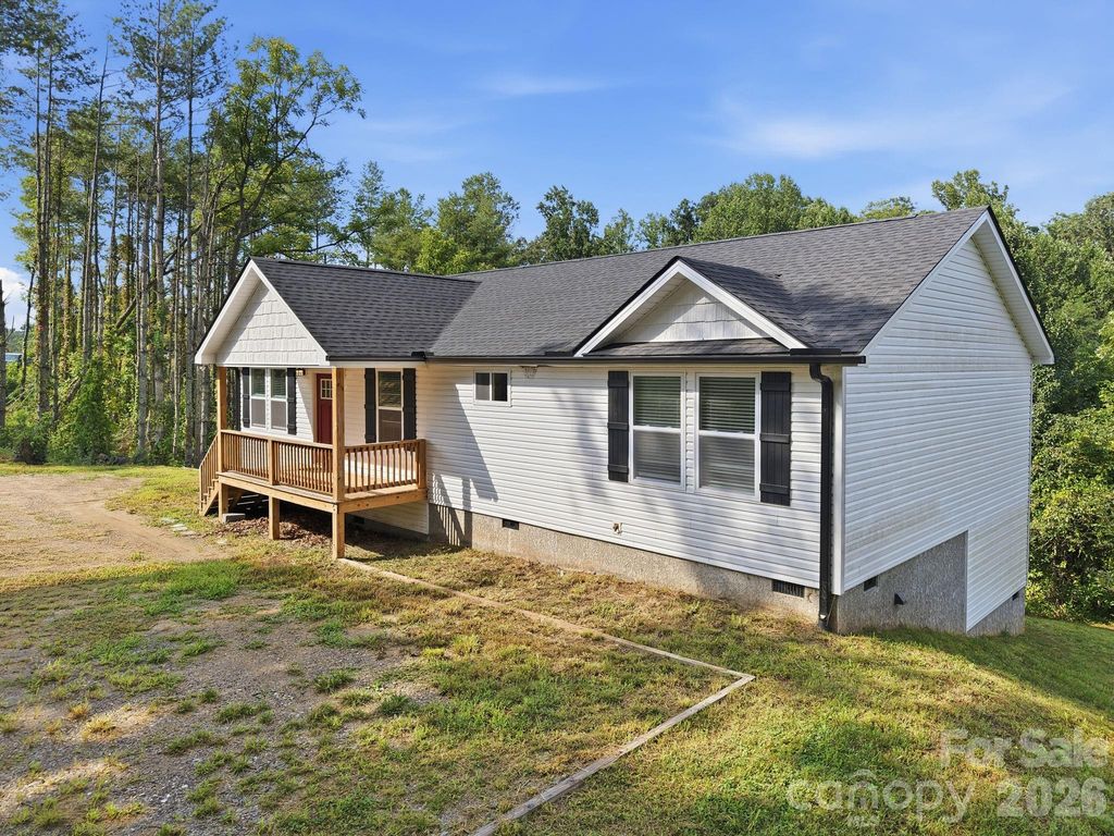 7 Greenridge Road, Weaverville, NC 28787