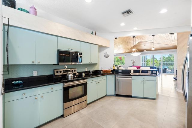412 TREASURE BOAT WAY, Sarasota, FL 34242
