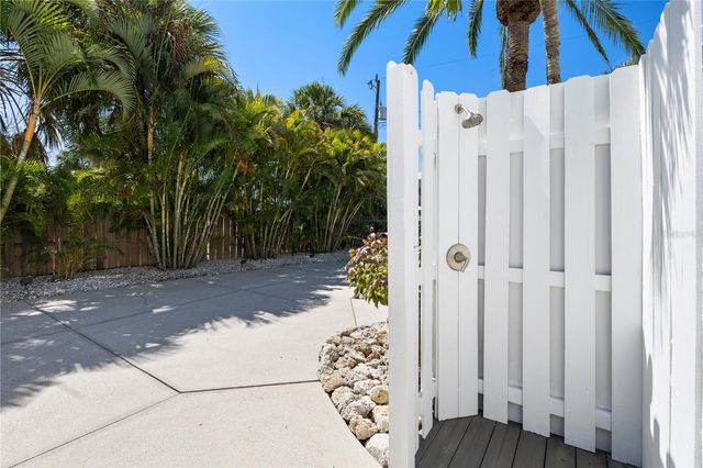 412 TREASURE BOAT WAY, Sarasota, FL 34242