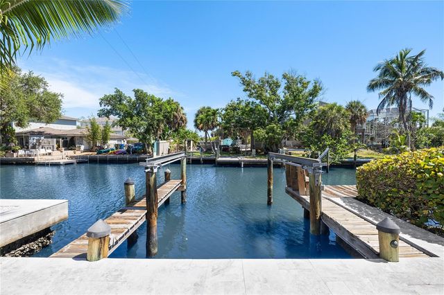 412 TREASURE BOAT WAY, Sarasota, FL 34242