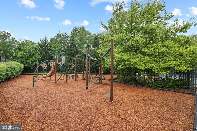874 STONEFIELD SQ NE, Leesburg, VA 20176