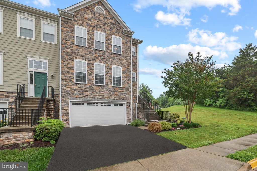 874 STONEFIELD SQ NE, Leesburg, VA 20176