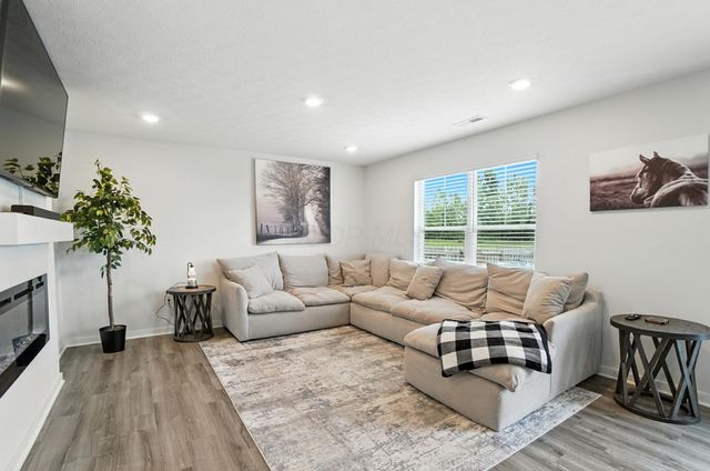 3728 Miltonsburg Drive, Grove City, OH 43123