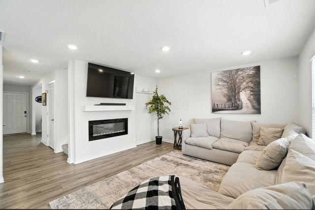 3728 Miltonsburg Drive, Grove City, OH 43123