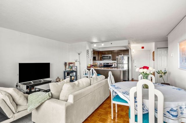 1025 Hancock St 13B, Quincy, MA 02169