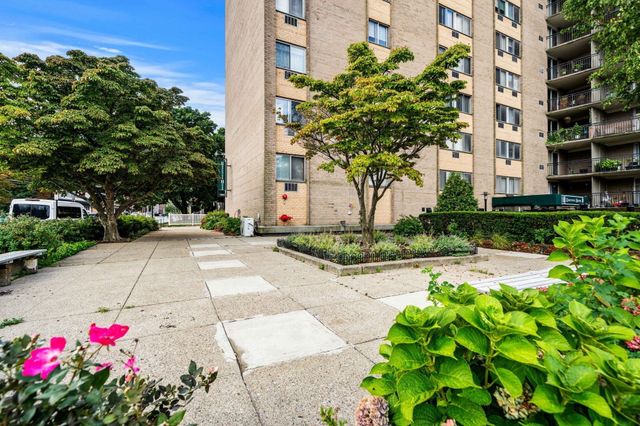 1025 Hancock St 13B, Quincy, MA 02169