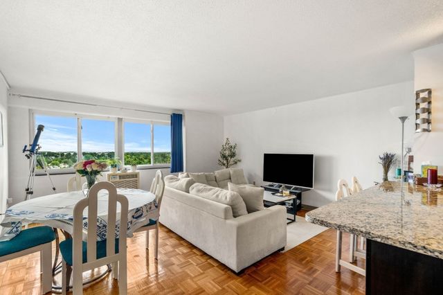 1025 Hancock St 13B, Quincy, MA 02169