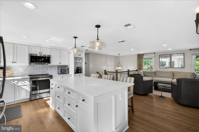 4112 MAJESTIC LN, Fairfax, VA 22033