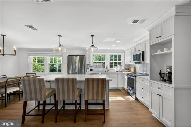 4112 MAJESTIC LN, Fairfax, VA 22033