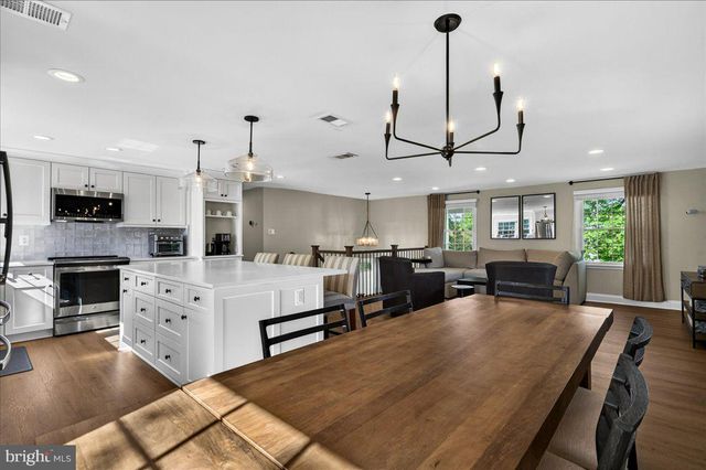 4112 MAJESTIC LN, Fairfax, VA 22033