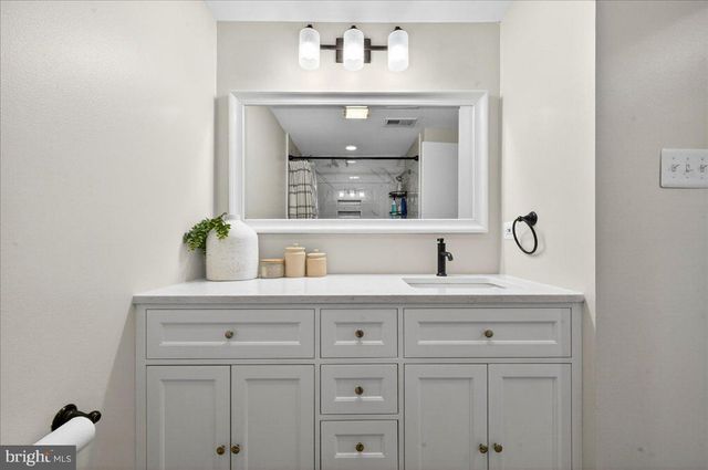 4112 MAJESTIC LN, Fairfax, VA 22033