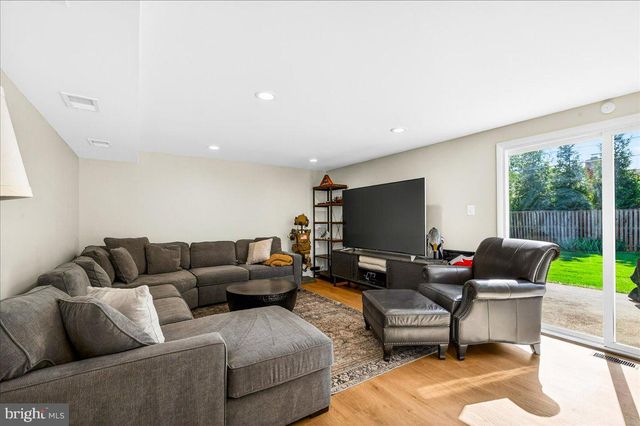 4112 MAJESTIC LN, Fairfax, VA 22033