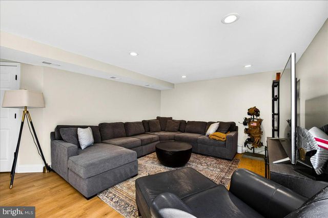 4112 MAJESTIC LN, Fairfax, VA 22033