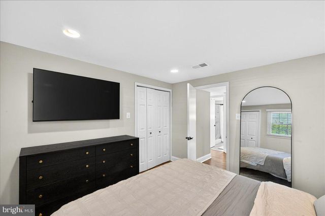 4112 MAJESTIC LN, Fairfax, VA 22033
