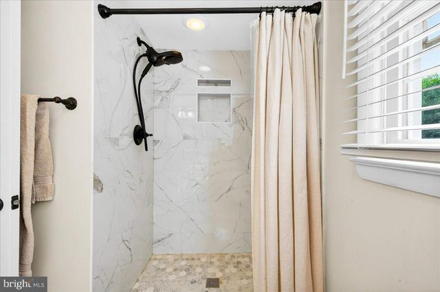 4112 MAJESTIC LN, Fairfax, VA 22033