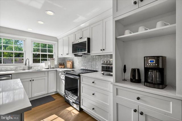 4112 MAJESTIC LN, Fairfax, VA 22033