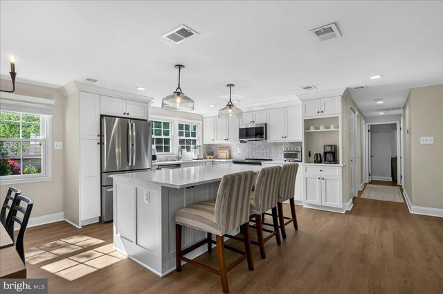 4112 MAJESTIC LN, Fairfax, VA 22033
