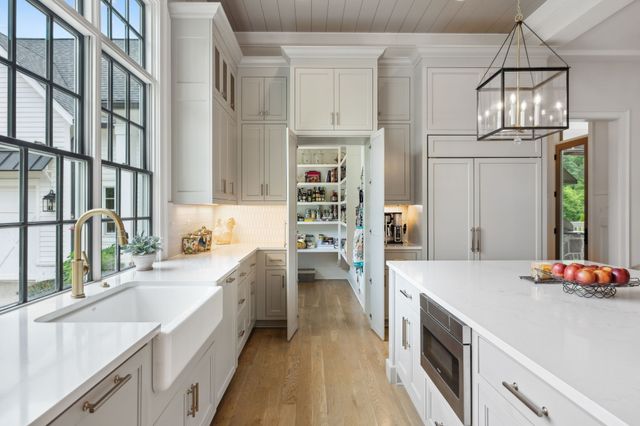 8118 Heirloom Blvd, College Grove, TN 37046