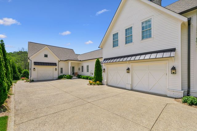 8118 Heirloom Blvd, College Grove, TN 37046