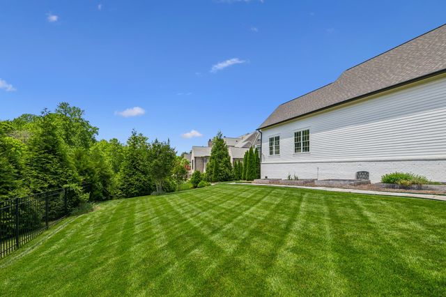 8118 Heirloom Blvd, College Grove, TN 37046