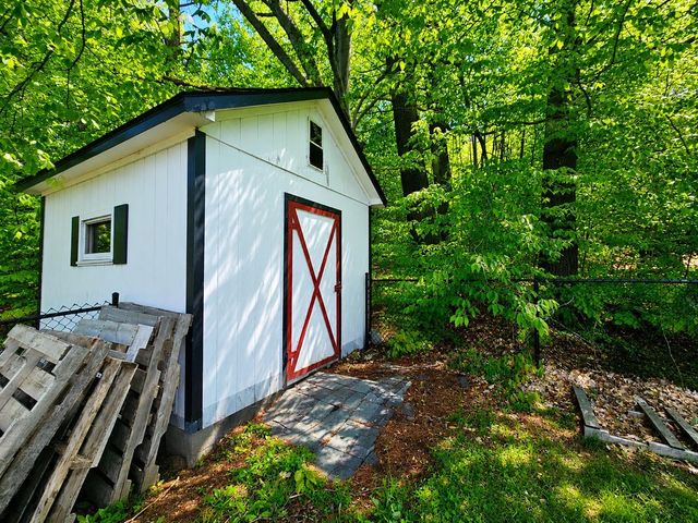 69 Edgewood Drive, Newport City, VT 05855