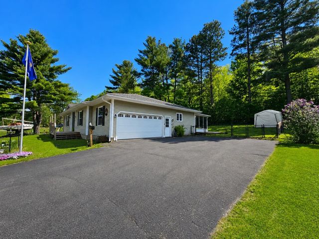 69 Edgewood Drive, Newport City, VT 05855
