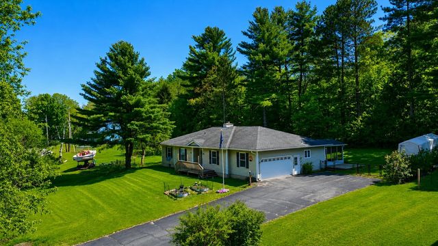 69 Edgewood Drive, Newport City, VT 05855