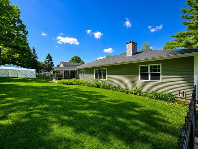 69 Edgewood Drive, Newport City, VT 05855