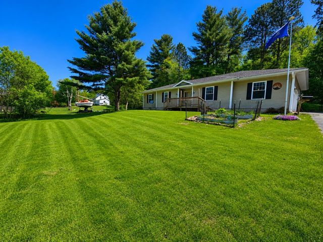 69 Edgewood Drive, Newport City, VT 05855