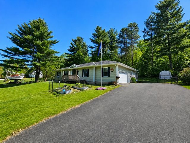 69 Edgewood Drive, Newport City, VT 05855
