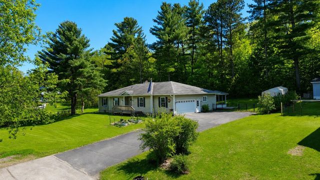 69 Edgewood Drive, Newport City, VT 05855