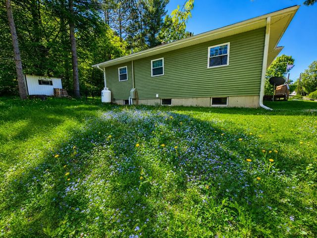 69 Edgewood Drive, Newport City, VT 05855
