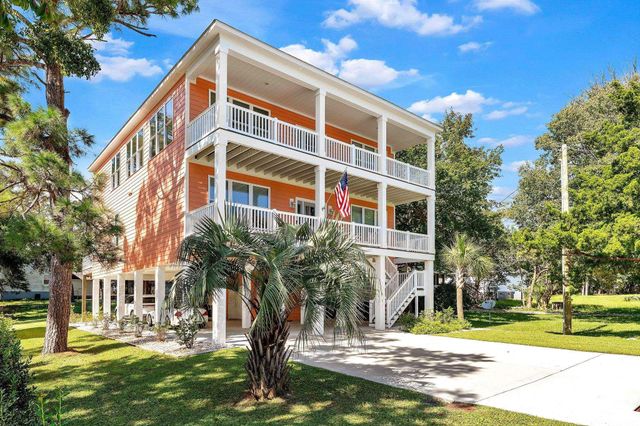 3304 Palm St., North Myrtle Beach, SC 29582