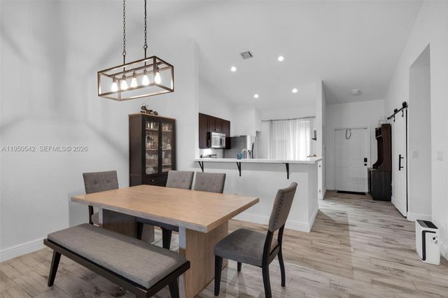 7980 S Aragon Blvd 2, Sunrise, FL 33322