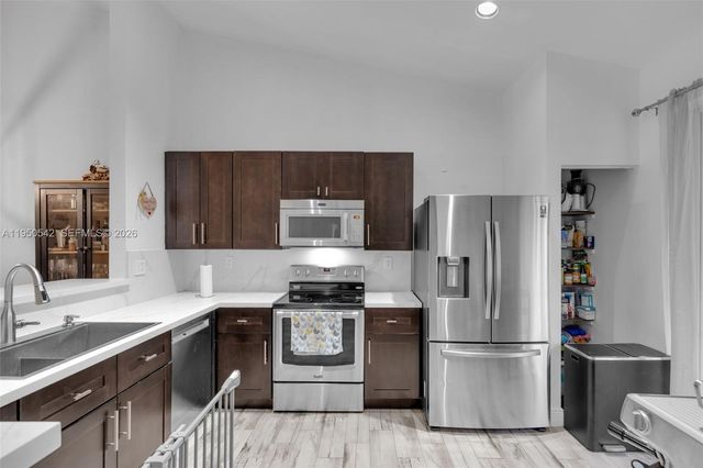 7980 S Aragon Blvd 2, Sunrise, FL 33322