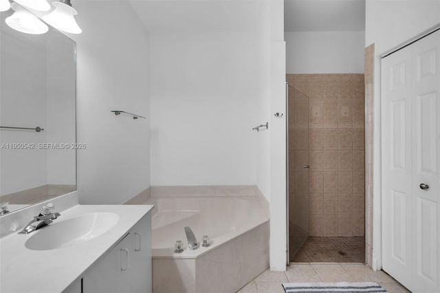 7980 S Aragon Blvd 2, Sunrise, FL 33322