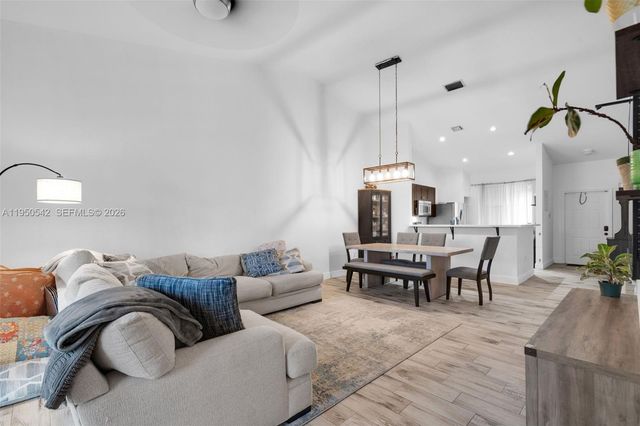 7980 S Aragon Blvd 2, Sunrise, FL 33322